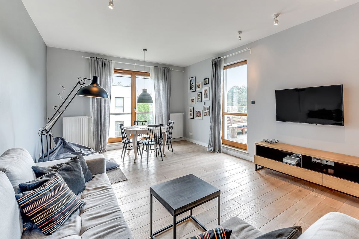 Appartement Deluxe, 2 chambres, terrasse (6 Adults) | Salle de séjour | Télévision à écran plat de 43 pouces avec chaînes par câble