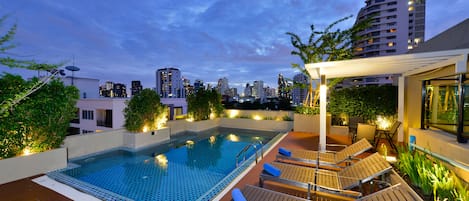 Outdoor pool, sun loungers