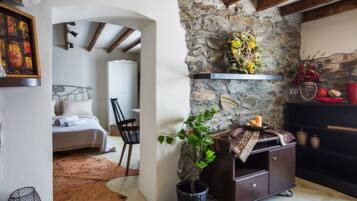 Biệt thự Deluxe | Khu phòng khách | TV plasma, máy tính bảng