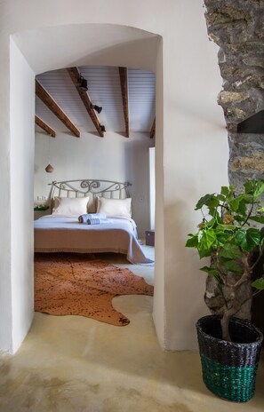 4 bedrooms, in-room safe, iron/ironing board, free cots/infant beds - Villa Ouziel by halu! Apartments (Thessaloniki)