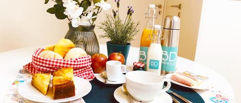 Se ofrece un desayuno inglés todos los días (por un coste adicional)