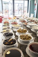 Breakfast, lunch, dinner served; Regional cuisine 