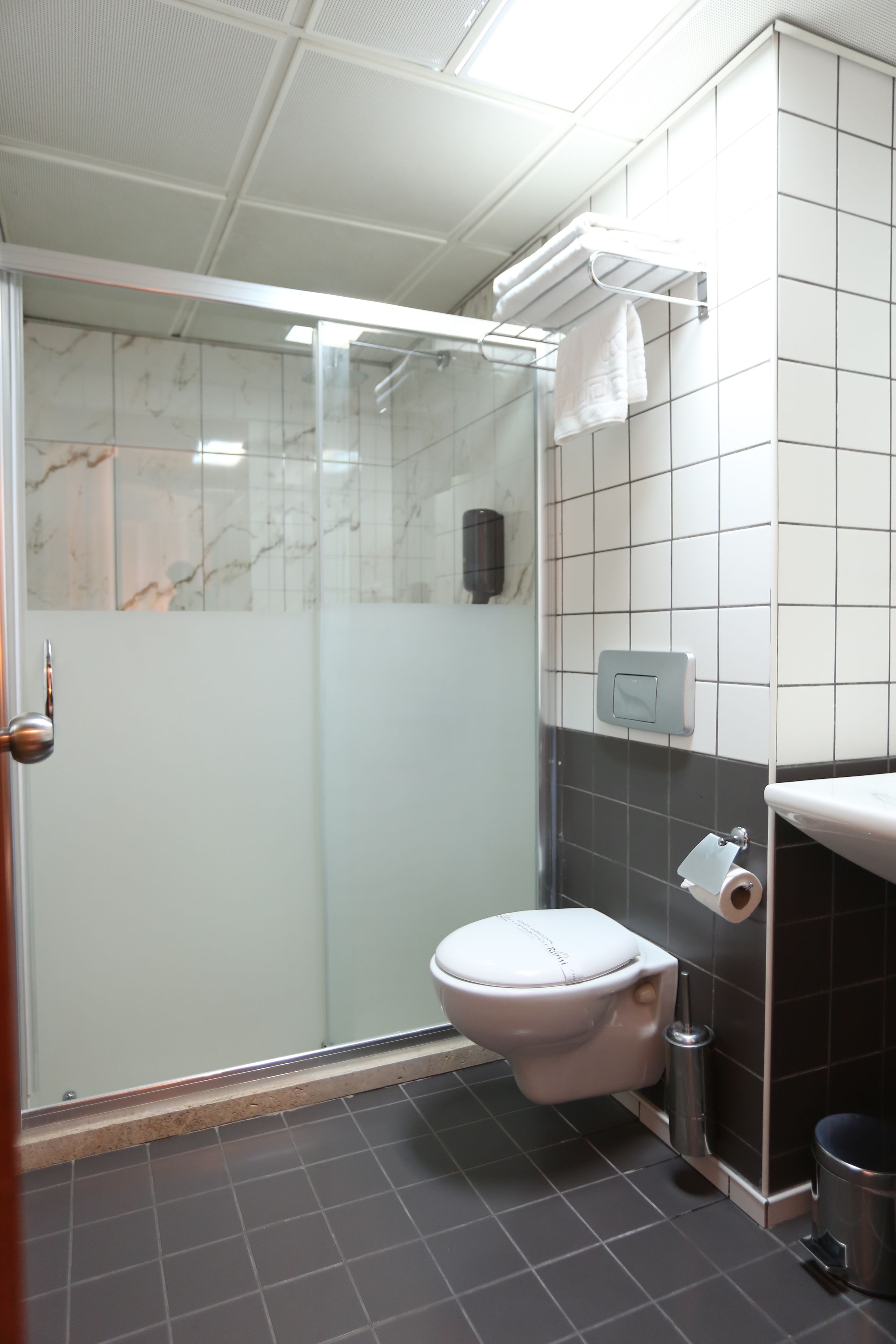 standard single room | minibar, in-room safe, desk, soundproofing