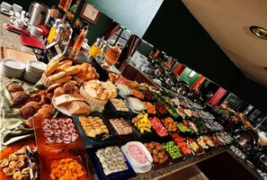 Buffet déjeuner servi tous les jours en supplément