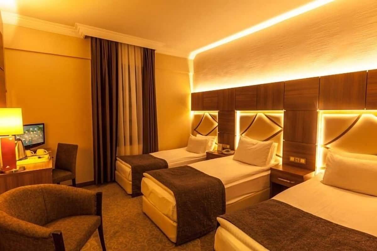 Minibaari, tallelokero huoneessa, työpöytä, äänieristys