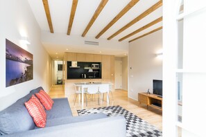 Apartment, 2 Bedrooms (Arrábida) | Private kitchen | Fridge, microwave, stovetop, coffee/tea maker - Oporto Trendy River (Porto)