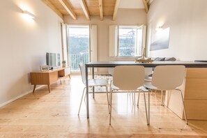 Duplex, 2 Bedrooms (Dom Luís I) | Living room | Flat-screen TV - Oporto Trendy River (Porto)