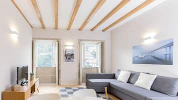 Apartment, 1 Bedroom (Freixo) | Living room | Flat-screen TV