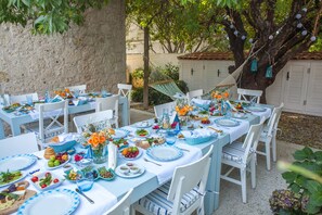 Tempat makan outdoor