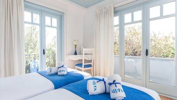Deluxe Double Room | Desk, soundproofing, iron/ironing board, free cribs/infant beds