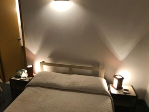Desk, free WiFi, bed sheets - Hotel Antares (Montevideo)