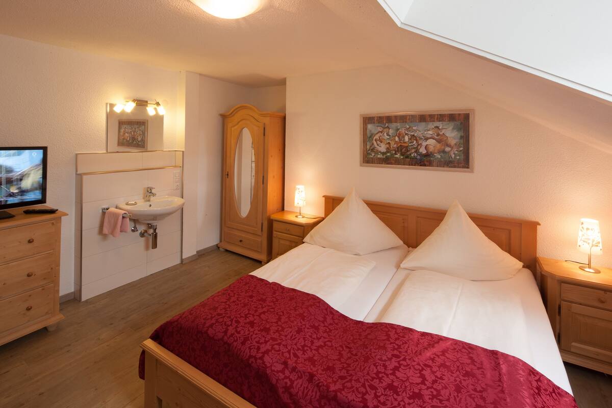 Premium bedding, in-room safe, free cots/infant beds, free WiFi