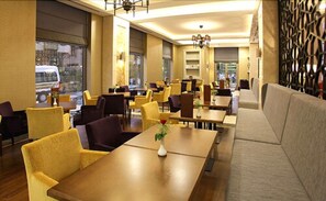 2 restoran, melayani sarapan 