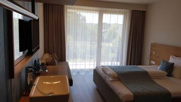 Double Room Panorama Single Use , Balcony | Desk, blackout drapes, soundproofing, free cribs/infant beds