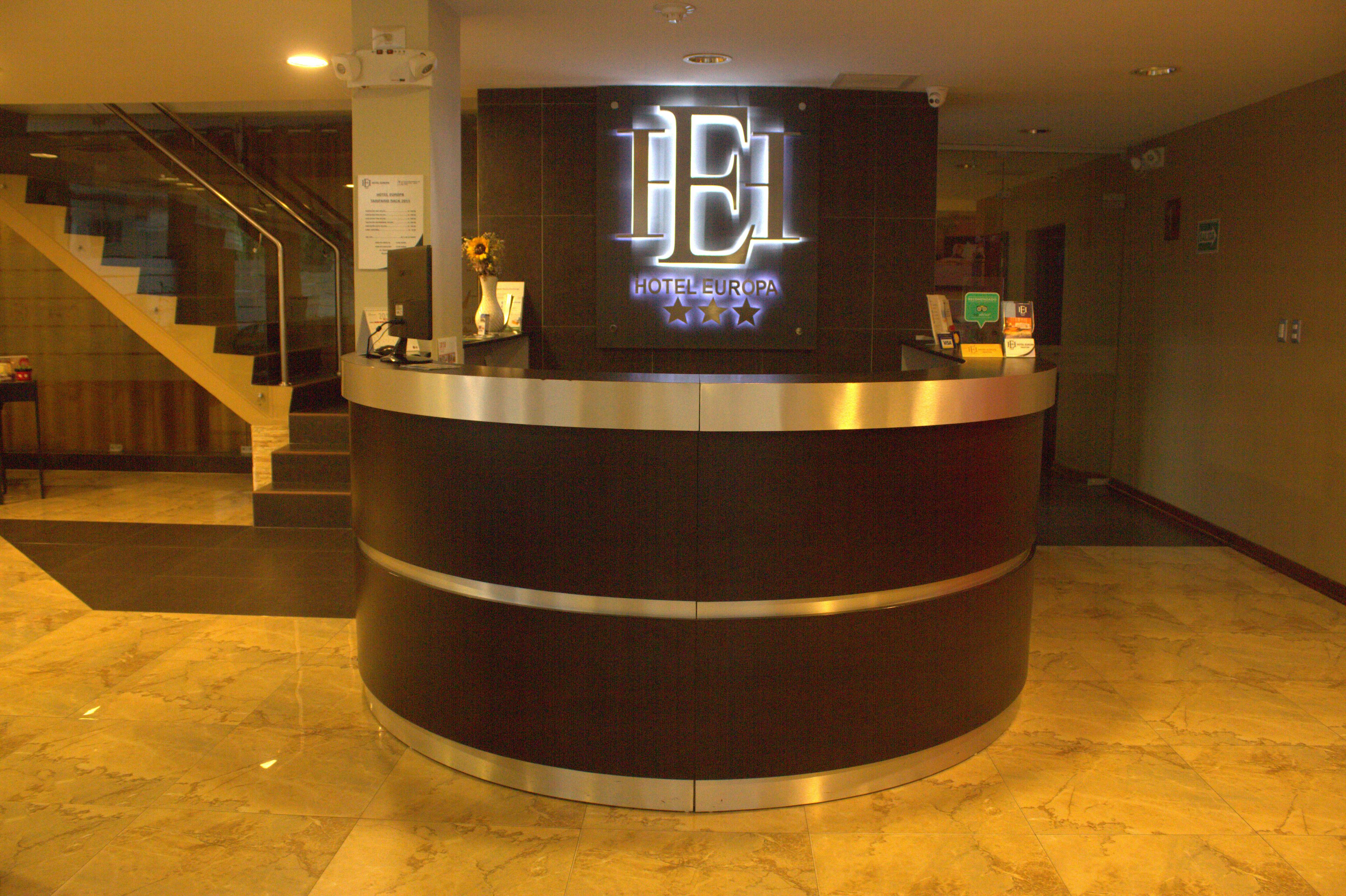 Check-in/check-out kiosk