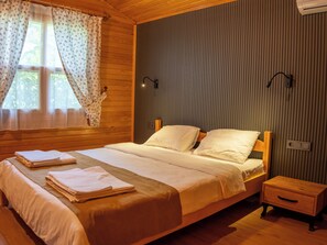 Ropa de cama de alta calidad, escritorio y sistema de insonorización 