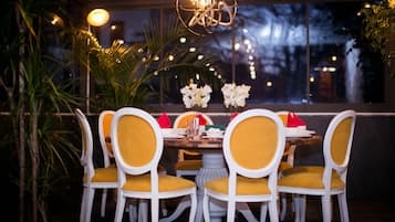 Petit déjeuner, déjeuner et dßner servis sur place