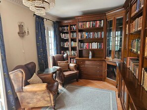 Library - Casa das Videiras (Porto Moniz)