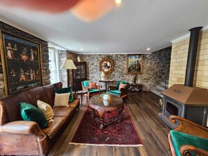 43-cm flat-screen TV with satellite channels, TV, streaming services - Casa das Videiras (Porto Moniz)