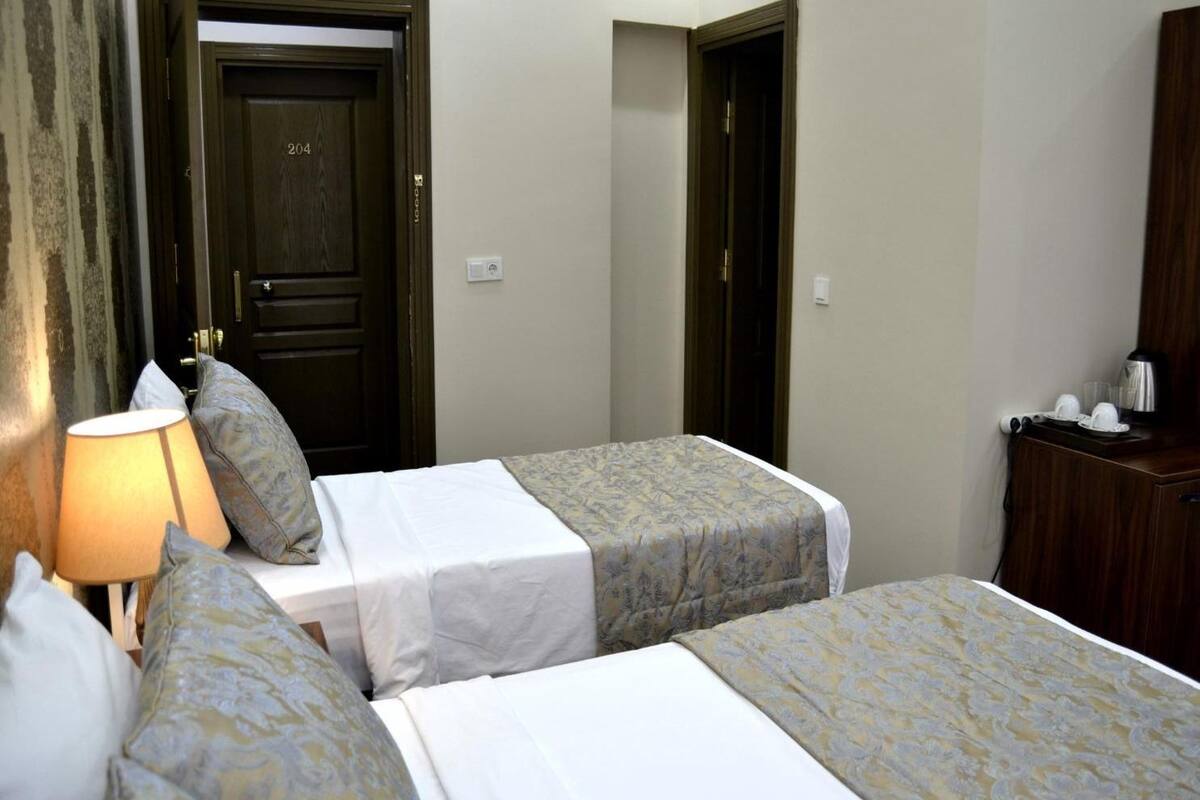 Iron/ironing board, rollaway beds, free WiFi