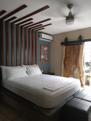 Basic Room, 1 Queen Bed | In-room safe, free WiFi - Pachamama - Hotel - Hostel (Managua)