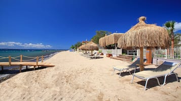 Pantai persendirian