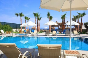 Outdoor pool, sun loungers