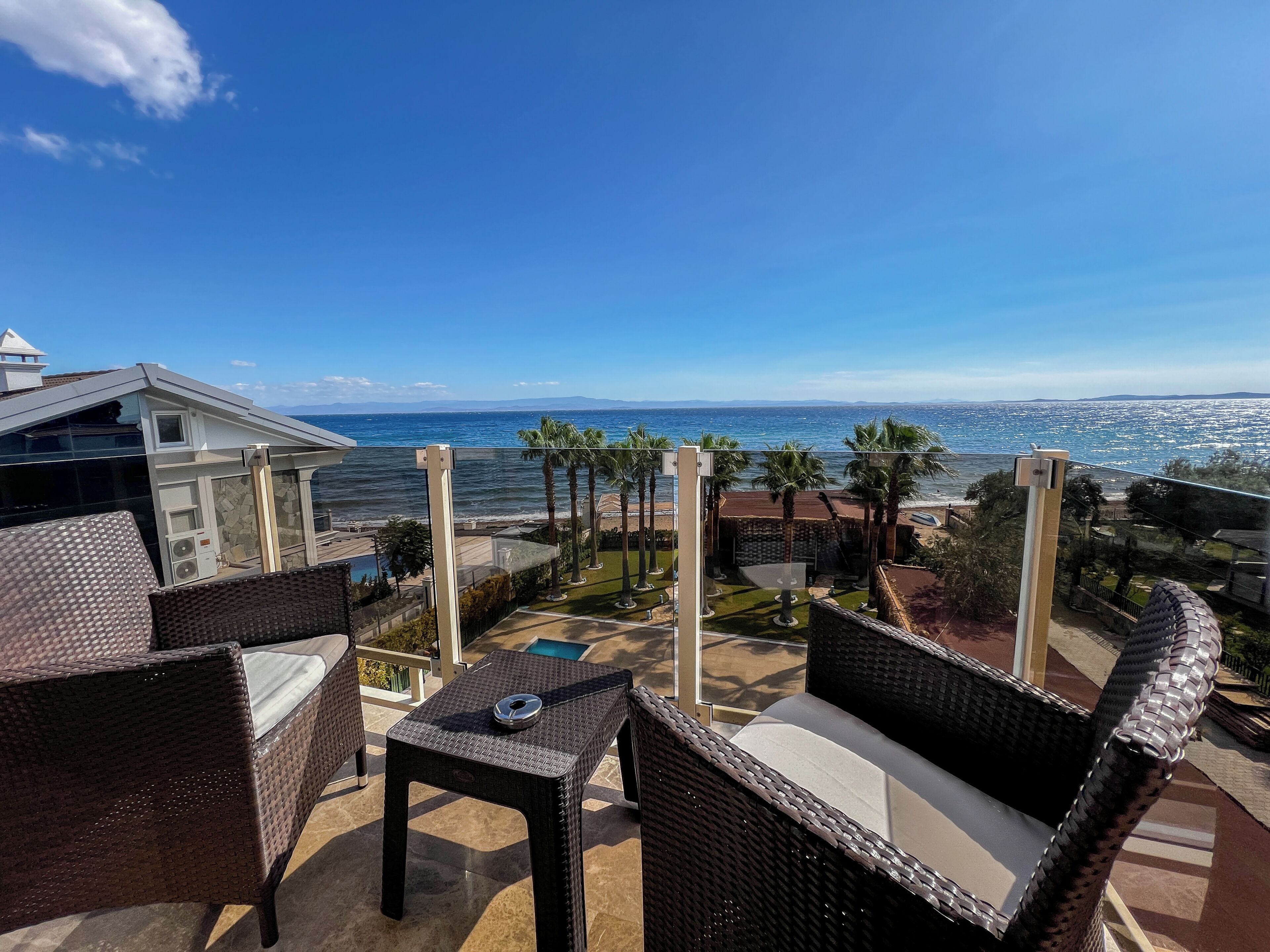 Deluxe Double Room, 1 Queen Bed, Sea View | Premium bedding, minibar, in-room safe, soundproofing