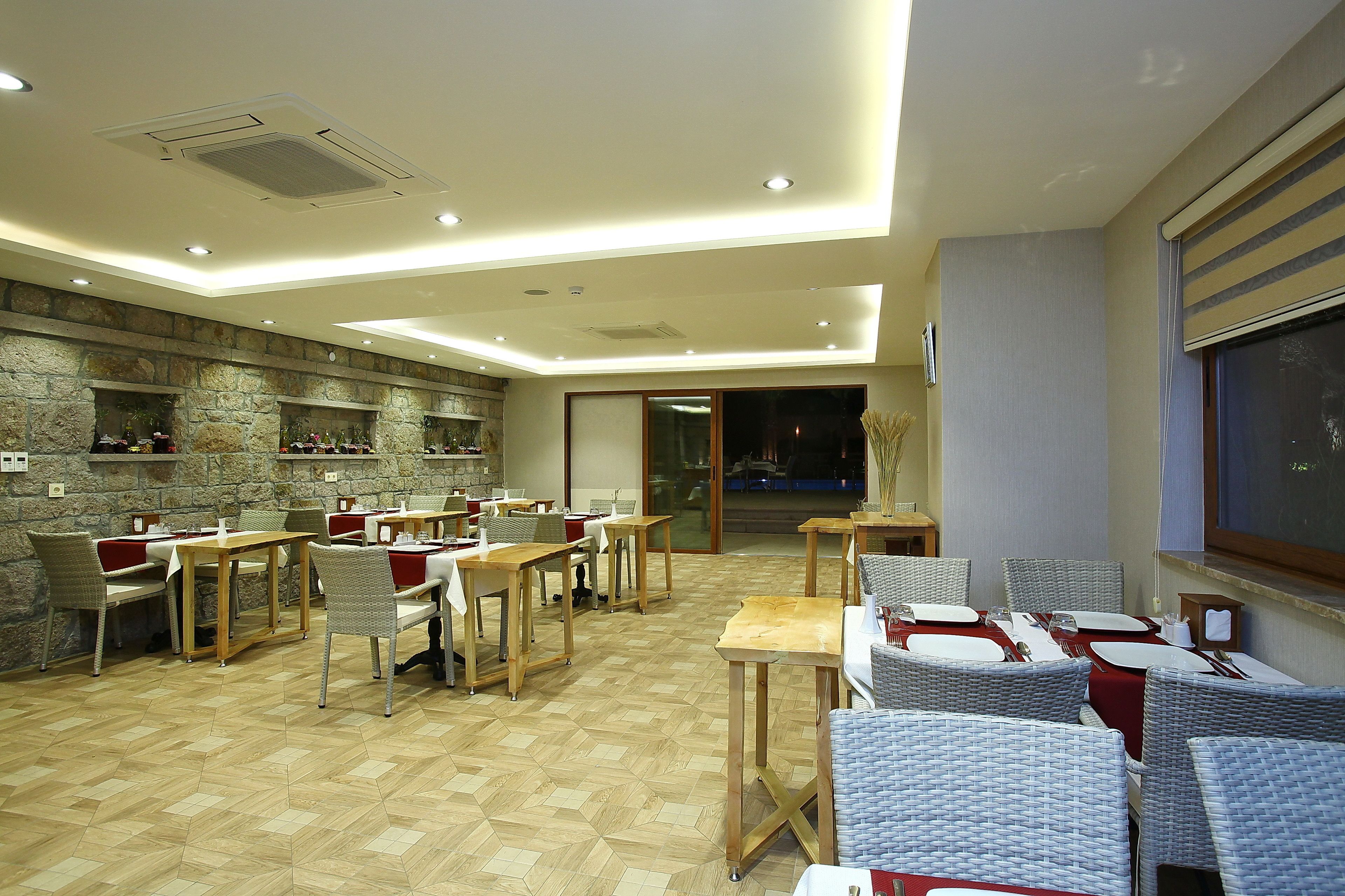 breakfast and dinner served