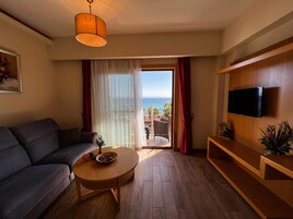 华丽双人房, 1 张大床, 海景 | 高档床上用品、迷你吧、客房内保险箱、隔音