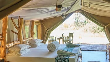 Telt – deluxe, hageutsikt | Safe på rommet, skrivebord og barnesenger (inkludert)