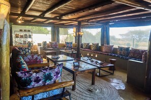 Breakfast, lunch, dinner served; international cuisine 