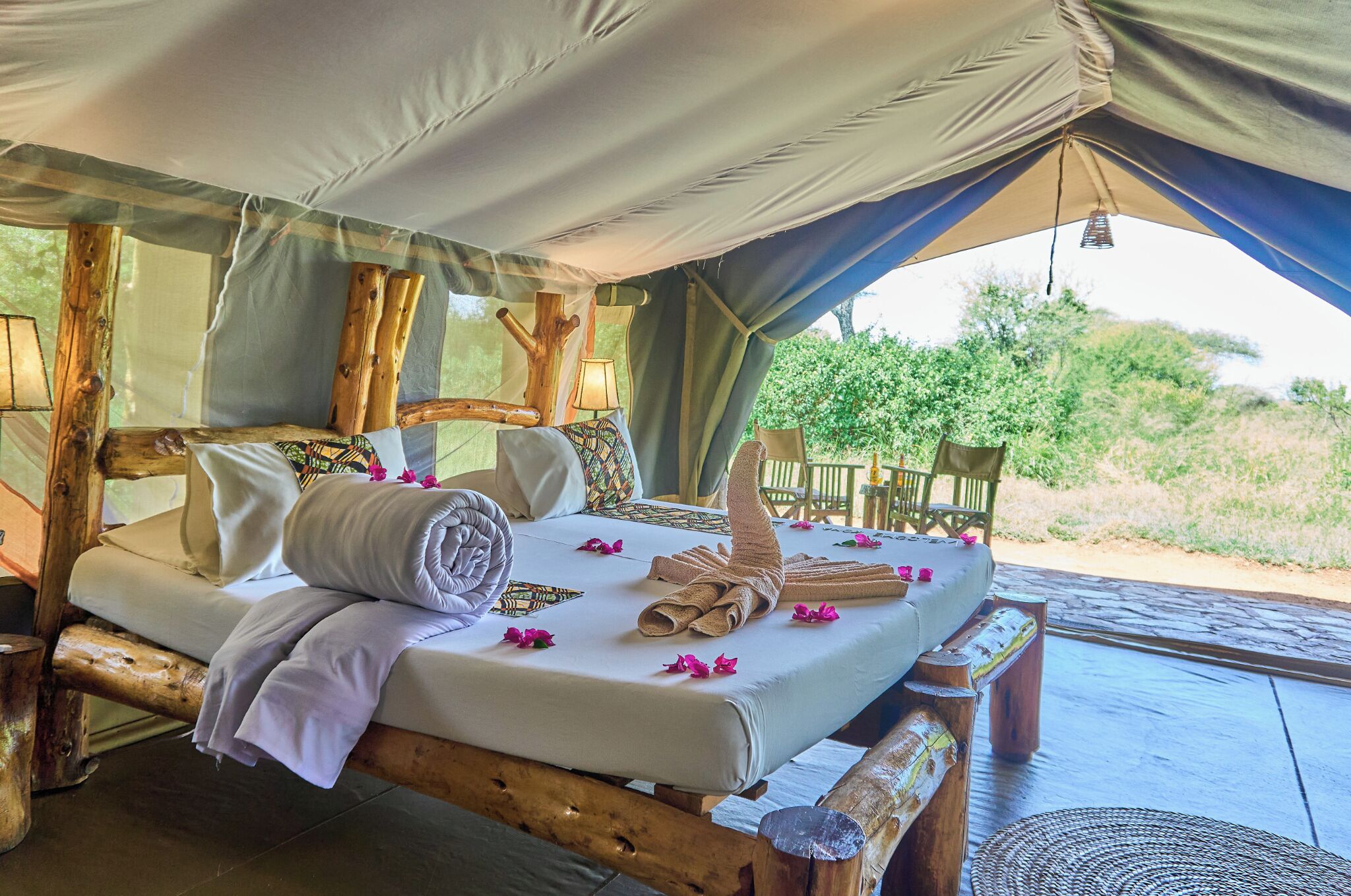 Deluxe Tent | In-room safe, desk