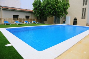 Outdoor pool, pool loungers