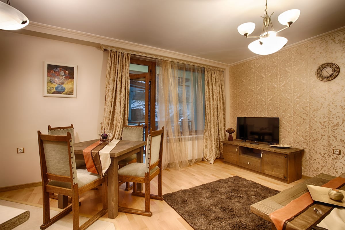 Departamento, 1 habitación, balcón | Área de sala de estar | Televisión de pantalla plana