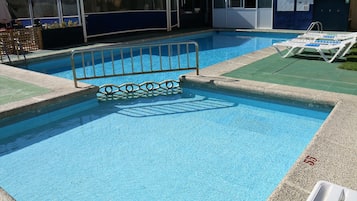 2 outdoor pools, sun loungers