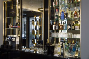 Bar (on property) - Le 10 Bis Hotel (Paris)