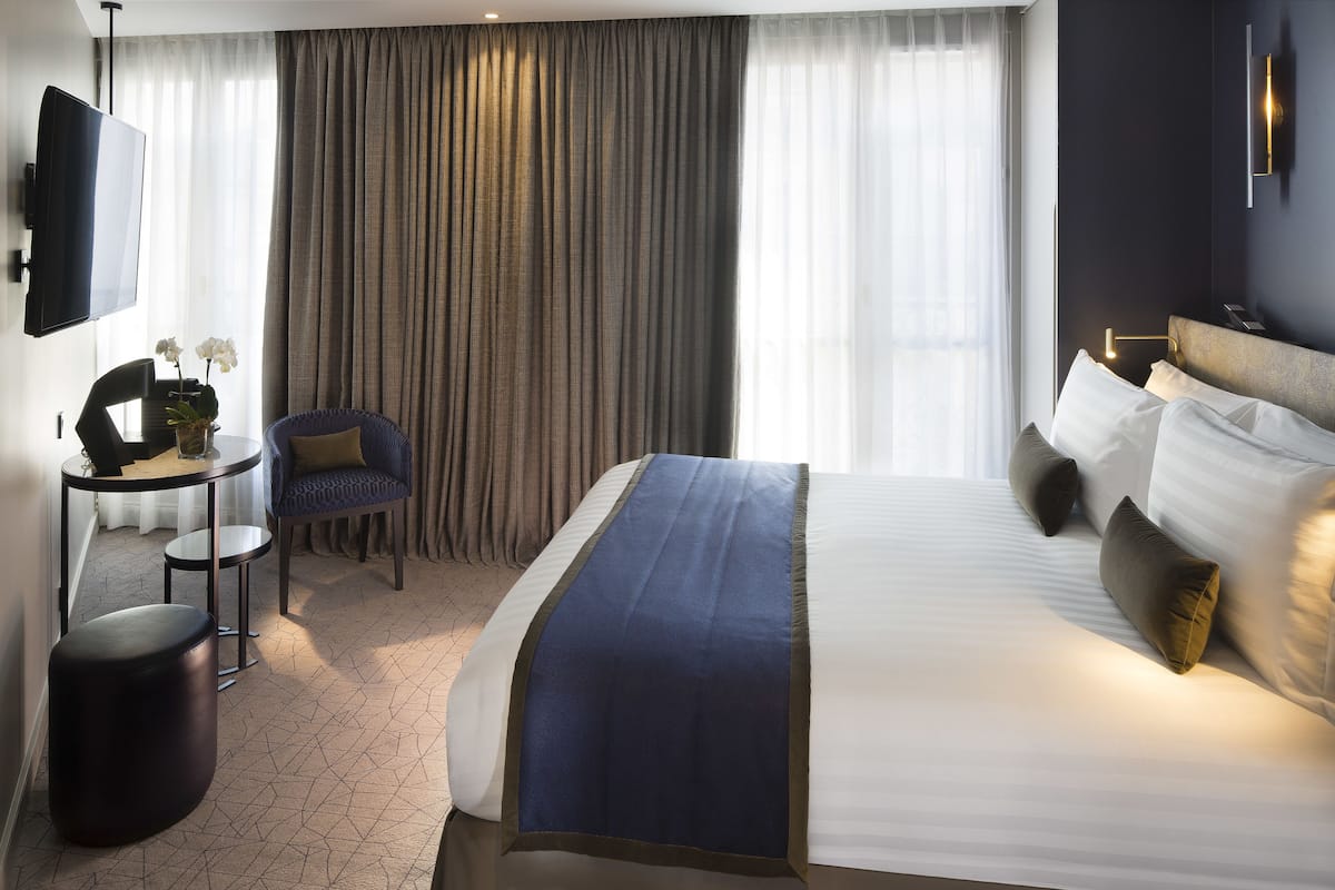 Room (Prestige) | Minibar, in-room safe, desk, soundproofing