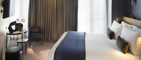 Værelse (Prestige) | Minibar, pengeskab på værelset, skrivebord, lydisolering