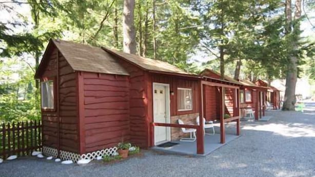 Desk, WiFi (free) - Do Rest Court (Lake George)