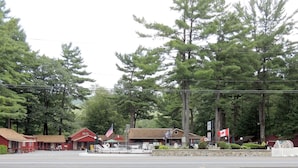Property grounds - Do Rest Court (Lake George)