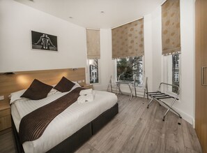 Double Apartment | 1 bedroom, in-room safe, soundproofing, iron/ironing board - NOX Hotels - Kensington (London)