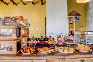 Café da manhã com buffet grátis todos os dias