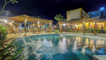 2 piscinas al aire libre, tumbonas