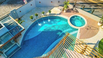2 piscinas al aire libre, tumbonas