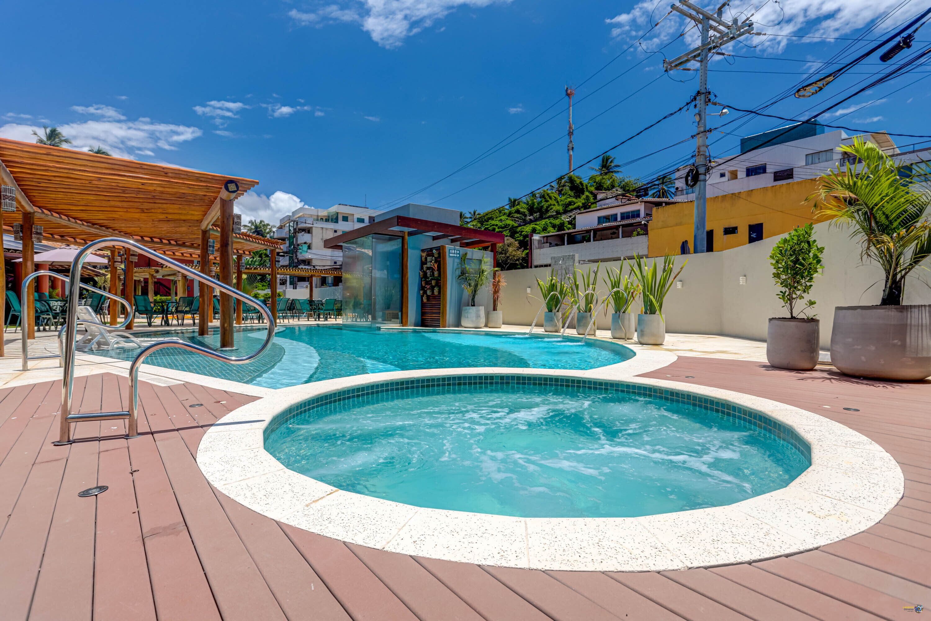 Bañera de hidromasaje al aire libre
