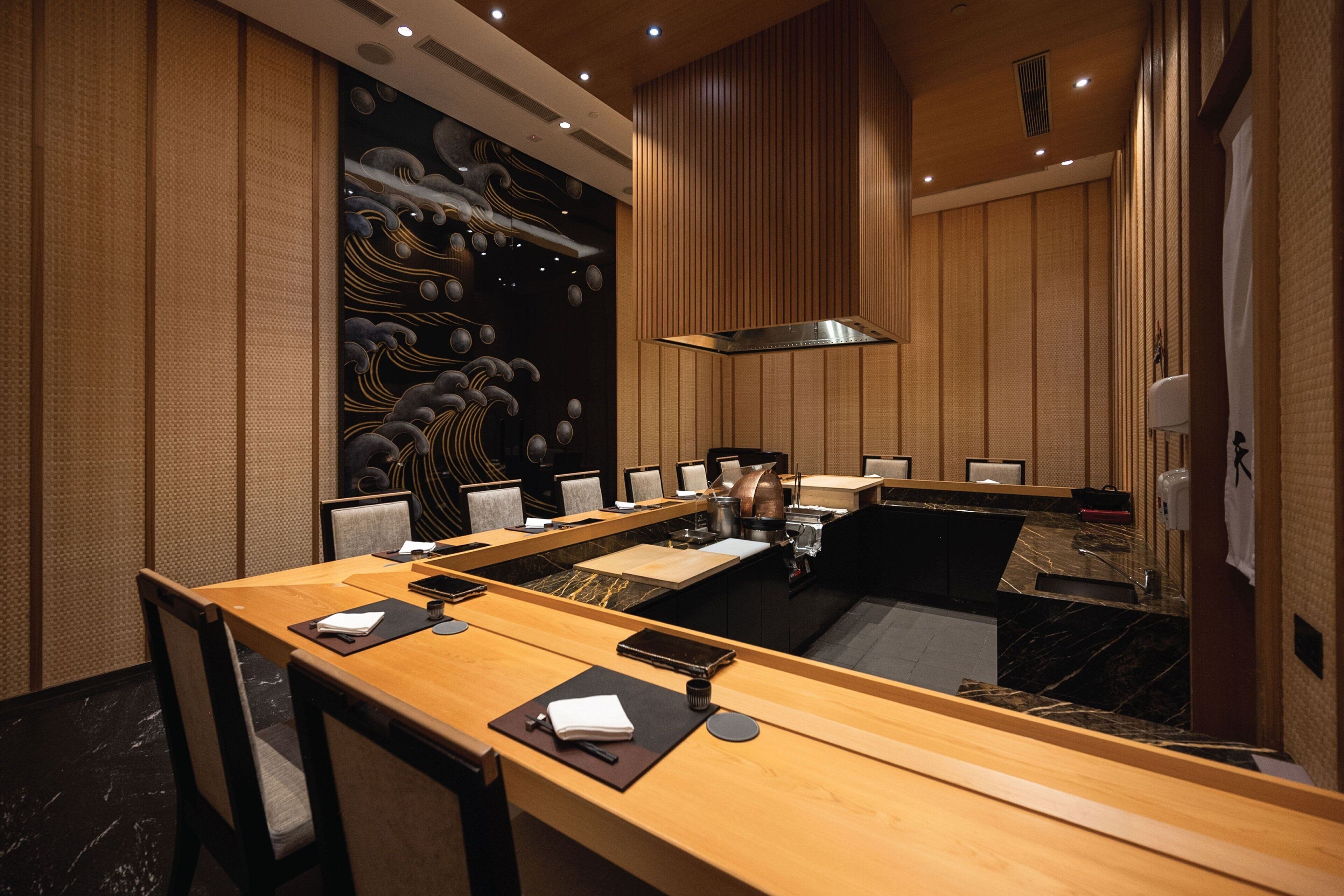 4 restaurants, breakfast, lunch, dinner served; sushi