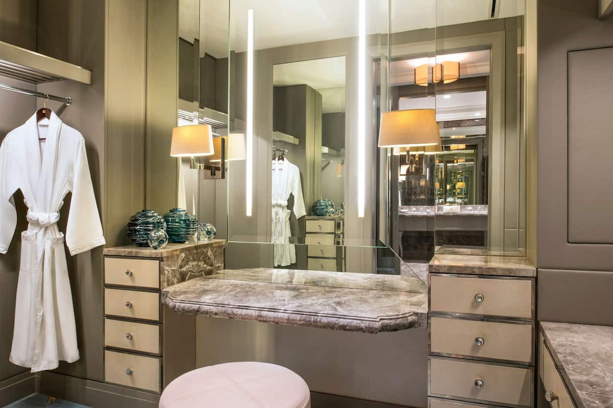 1 bedroom, pillowtop beds, free minibar items, in-room safe