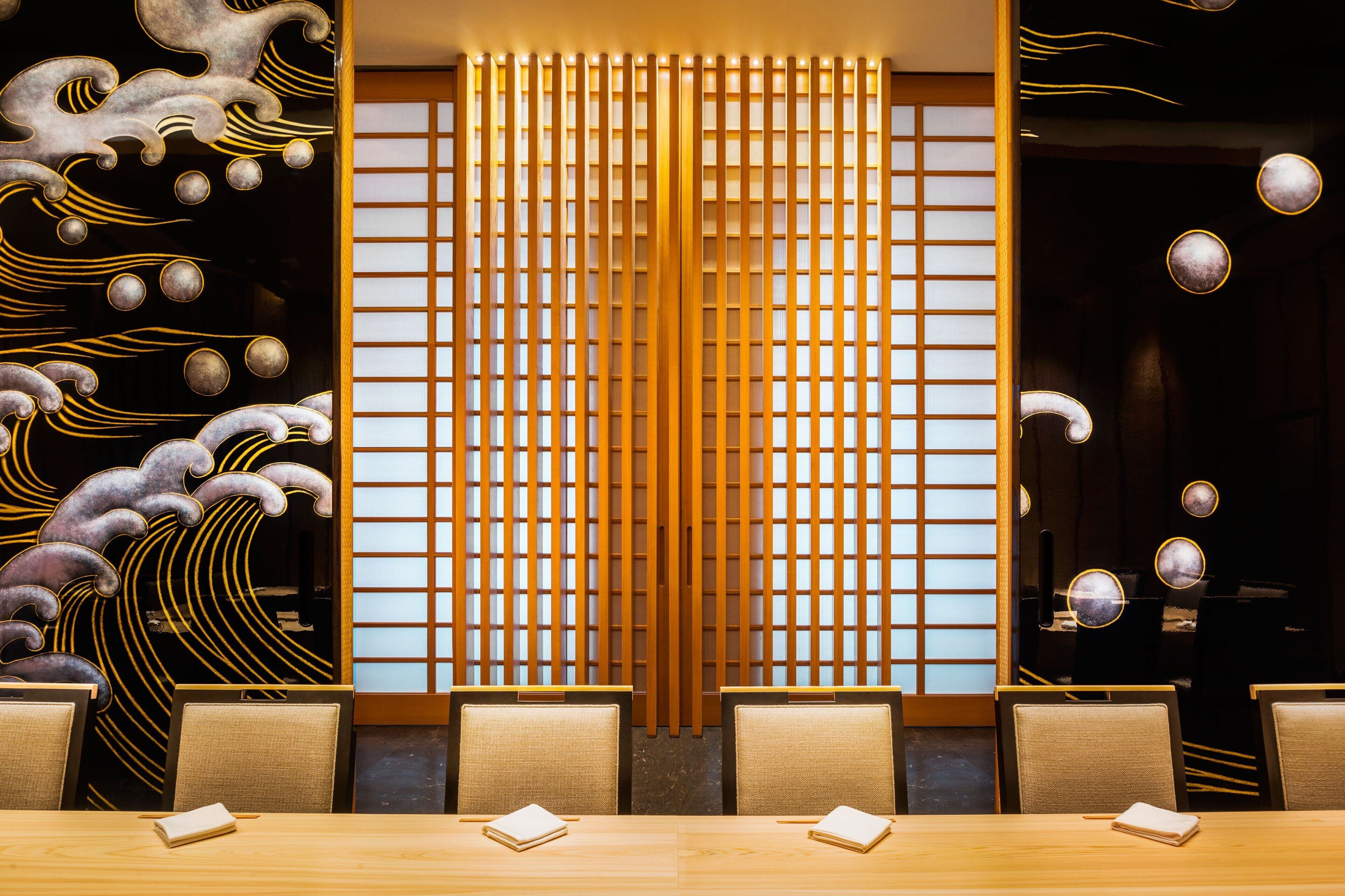 4 restaurants, breakfast, lunch, dinner served; sushi