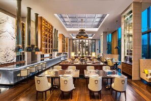 4 Restaurants, Frühstück, Mittagessen, Abendessen, Sushi